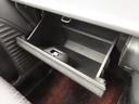 車検証などの収納に便利なグローブボックスがついています