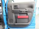ドアポケットにも収納があります☆車内のゴミ袋として使用するビニール袋をしまっている方もいらっしゃいます☆ドリンクホルダーもあります☆