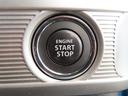 エンジンはプッシュスタートです。キーを持って車内に入り、ブレーキペダルを踏みながらボタンを押すとエンジンがかがる仕組みです