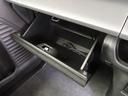車検証などの収納に便利なグローブボックスがついています