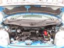 キレイなエンジンルームも自慢の一台。