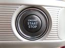 エンジンはプッシュスタートです。キーを持って車内に入り、ブレーキペダルを踏みながらボタンを押すとエンジンがかがる仕組みです