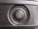 エンジンはプッシュスタートです。キーを持って車内に入り、ブレーキペダルを踏みながらボタンを押すとエンジンがかがる仕組みです