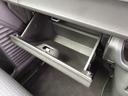 車検証などの収納に便利なグローブボックスがついています
