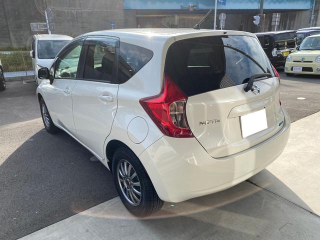 ノート Ｘ　ドライブレコーダー　ＥＴＣ　全周囲カメラ　ＴＶ　アルミホイール　スマートキー　アイドリングストップ　電動格納ミラー　ＣＶＴ　盗難防止システム　衝突安全ボディ　ＡＢＳ　ＣＤ　ＵＳＢ（16枚目）