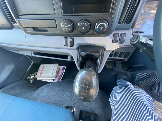 NT450アトラス フルスーパーローDX MT 後輪ダブル キーレスエントリー エアコン パワーウィンドウ 運転席エアバッグ ミュージックプレイヤー接続可(3枚目)