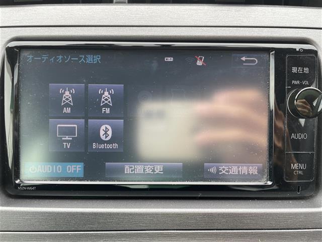 プリウス Ｓツーリングセレクション　前方ドラレコＨＩＤライト衝突軽減ブレーキクルコンＥＴＣバックカメラ純正ナビ　フルセグＴＶＢｌｕｅｔｏｏｔｈ純正アルミホイール純正フロアマット（3枚目）