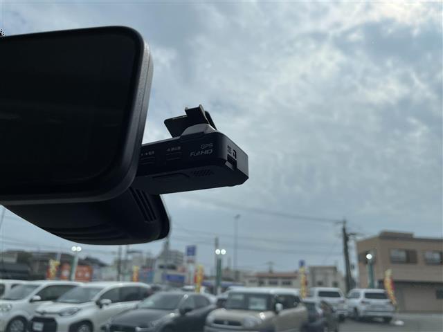 セレナ ハイウェイスター　３６０°セーフティサポートバックカメラアラウンドビューカメラコーナーセンサークルコンＢＴ後席用モニターフルセグＴＶナビ純正フロアマット純正アルミホイール（16枚目）