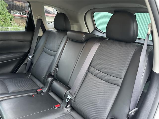 エクストレイル ２０Ｘ　☆ワンオーナー☆純正９型ナビ（ＢＴ／フルセグ／ＡＭ／ＦＭ／ＤＩＳＣ／ＡＵＸ／ｉＰｏｄ）☆アラウンドビューモニター☆バックカメラ☆フロントカメラ☆サイドカメラ☆パワーバックドア☆ＬＥＤ☆革シート（26枚目）
