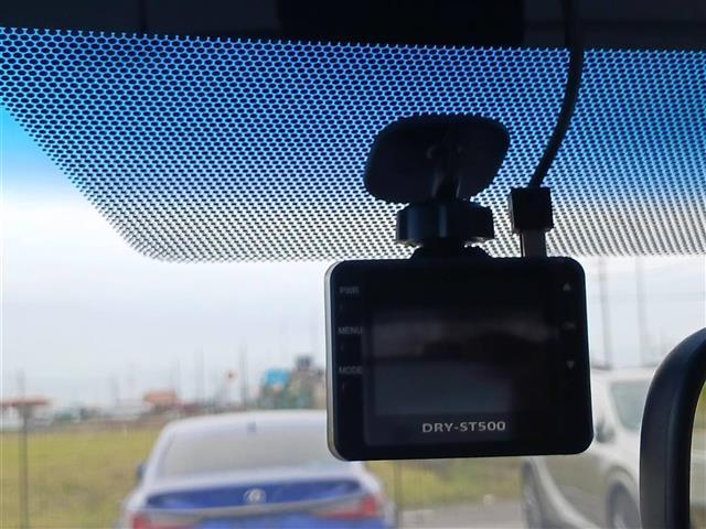 エスティマ アエラス　プレミアムエディション　禁煙車　バックモニター　ドラレコ　クルコン　ＨＩＤヘッドランプ　オートライト　社外ナビ　フルセグＴＶ　ビルトインＥＴＣ　両側パワースライドドア　ハーフレザーシート　運転席パワーシート　スマートキー（6枚目）