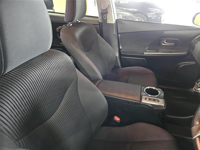 プリウスアルファ Sツーリングセレクション ワンオーナー 純正ナビ フルセグ バックカメラ ビルトインETC 前後ドラレコ SRSエアバッグ LEDヘッドランプ 革巻きステアリング 純正17インチAW モデリスタエアロ 禁煙車(9枚目)