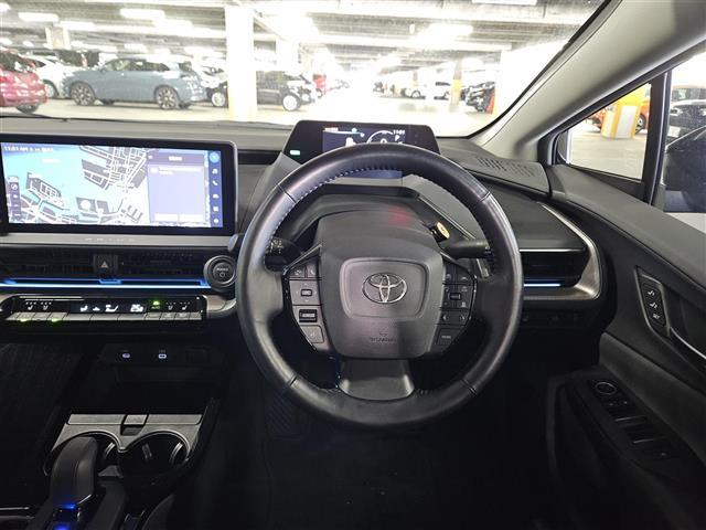 プリウス Ｚ　１２．３インチディスプレイオーディオ　フルセグ　パワーバックドア　バックカメラ　パノラマビューモニター　ビルトインＥＴＣ２．０　クルコン　セーフティセンス　トヨタチームメイト　純正１９インチＡＷ（2枚目）