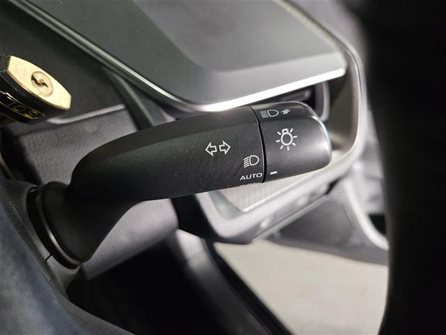 プリウス Ｚ　１２．３インチディスプレイオーディオ　フルセグ　パワーバックドア　バックカメラ　パノラマビューモニター　ビルトインＥＴＣ２．０　クルコン　セーフティセンス　トヨタチームメイト　純正１９インチＡＷ（21枚目）