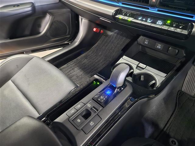 プリウス Ｚ　１２．３インチディスプレイオーディオ　フルセグ　パワーバックドア　バックカメラ　パノラマビューモニター　ビルトインＥＴＣ２．０　クルコン　セーフティセンス　トヨタチームメイト　純正１９インチＡＷ（22枚目）