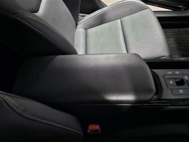 プリウス Ｚ　１２．３インチディスプレイオーディオ　フルセグ　パワーバックドア　バックカメラ　パノラマビューモニター　ビルトインＥＴＣ２．０　クルコン　セーフティセンス　トヨタチームメイト　純正１９インチＡＷ（23枚目）