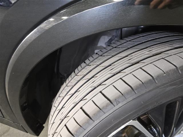 プリウス Ｚ　１２．３インチディスプレイオーディオ　フルセグ　パワーバックドア　バックカメラ　パノラマビューモニター　ビルトインＥＴＣ２．０　クルコン　セーフティセンス　トヨタチームメイト　純正１９インチＡＷ（40枚目）