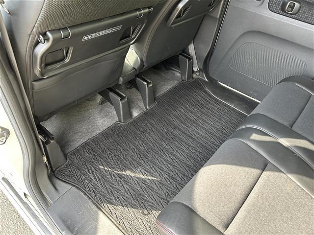 N-BOXカスタム 2トーンカラースタイル GターボSSパッケージ(28枚目)