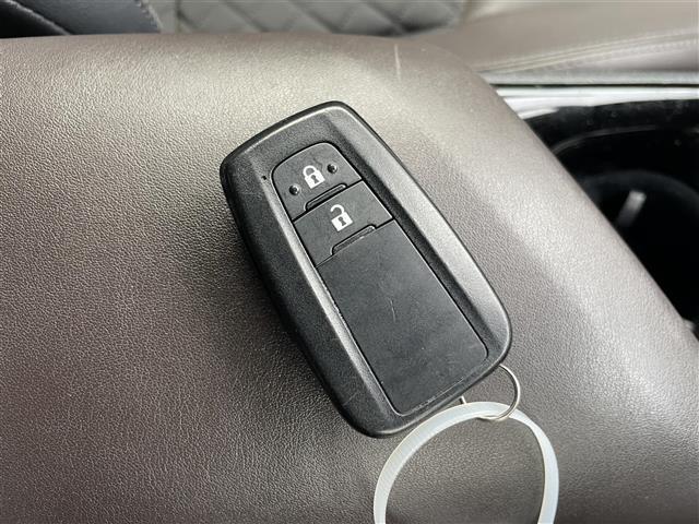 C-HR G ☆ワンオーナー☆純正9インチナビ(BT/フルセグ/AM/FM/SD/SDREC/DISC)☆Bカメラ☆レーダークルーズコントロール☆LEDヘッドライト☆オートライト☆オートマチックハイビーム(18枚目)