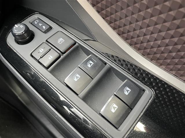 C-HR G ☆ワンオーナー☆純正9インチナビ(BT/フルセグ/AM/FM/SD/SDREC/DISC)☆Bカメラ☆レーダークルーズコントロール☆LEDヘッドライト☆オートライト☆オートマチックハイビーム(19枚目)