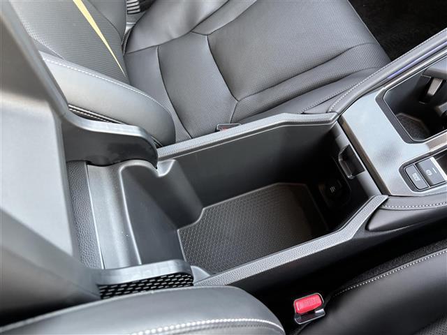 アコード e:HEV Hondaコネクトディスプレー(フルセグテレビ・FM・AM・BT)ETC2.0 クルーズコントロール 前席パワーシート 全席シートヒーター ブラインドスポットモニター 純正フロアマット(34枚目)