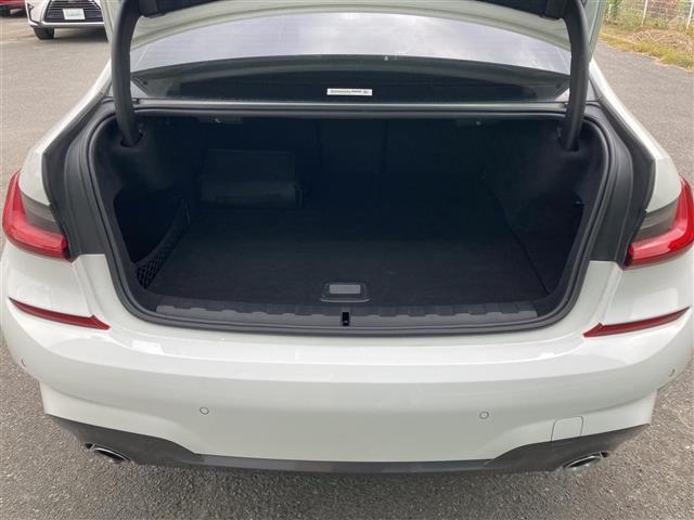 ３シリーズ ３３０ｅ　Ｍスポーツ　ワンオーナー　ハーマンカードンサウンドシステム　純正ナビ　ＢＴ　フルセグ　Ｓｐｏｔｉｆｙ　ＡＭ　ＦＭ　アラウンドビューモニター　Ｂカメラ　フロントカメラ　サイドカメラ　ＡＣＣ　ＡＨＢ　ハーフレザー（33枚目）