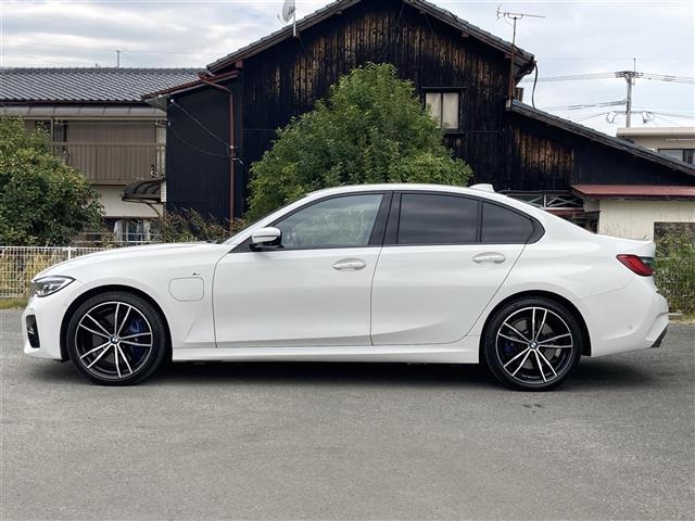 ３シリーズ ３３０ｅ　Ｍスポーツ　ワンオーナー　ハーマンカードンサウンドシステム　純正ナビ　ＢＴ　フルセグ　Ｓｐｏｔｉｆｙ　ＡＭ　ＦＭ　アラウンドビューモニター　Ｂカメラ　フロントカメラ　サイドカメラ　ＡＣＣ　ＡＨＢ　ハーフレザー（36枚目）