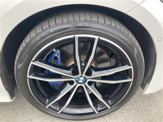 ３シリーズ ３３０ｅ　Ｍスポーツ　ワンオーナー　ハーマンカードンサウンドシステム　純正ナビ　ＢＴ　フルセグ　Ｓｐｏｔｉｆｙ　ＡＭ　ＦＭ　アラウンドビューモニター　Ｂカメラ　フロントカメラ　サイドカメラ　ＡＣＣ　ＡＨＢ　ハーフレザー（41枚目）