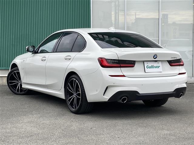 ３シリーズ ３３０ｅ　Ｍスポーツ　ワンオーナー　ハーマンカードンサウンドシステム　純正ナビ　ＢＴ　フルセグ　Ｓｐｏｔｉｆｙ　ＡＭ　ＦＭ　アラウンドビューモニター　Ｂカメラ　フロントカメラ　サイドカメラ　ＡＣＣ　ＡＨＢ　ハーフレザー（43枚目）