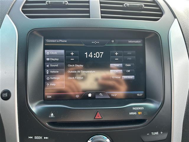 エクスプローラー ＸＬＴ　エコブースト　純正ナビ　純正ＡＷ　純正フロアマット　ＥＴＣ　クルーズコントロール　レザーシート　パワーシート　シートヒーター　サンルーフ　フロントカメラ　バックカメラ　リモコンキー　ＬＥＤオートライト（4枚目）