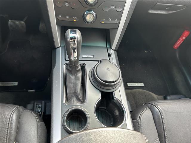 エクスプローラー ＸＬＴ　エコブースト　純正ナビ　純正ＡＷ　純正フロアマット　ＥＴＣ　クルーズコントロール　レザーシート　パワーシート　シートヒーター　サンルーフ　フロントカメラ　バックカメラ　リモコンキー　ＬＥＤオートライト（10枚目）