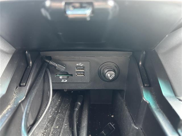 エクスプローラー ＸＬＴ　エコブースト　純正ナビ　純正ＡＷ　純正フロアマット　ＥＴＣ　クルーズコントロール　レザーシート　パワーシート　シートヒーター　サンルーフ　フロントカメラ　バックカメラ　リモコンキー　ＬＥＤオートライト（11枚目）