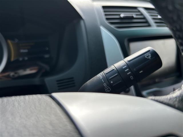 エクスプローラー ＸＬＴ　エコブースト　純正ナビ　純正ＡＷ　純正フロアマット　ＥＴＣ　クルーズコントロール　レザーシート　パワーシート　シートヒーター　サンルーフ　フロントカメラ　バックカメラ　リモコンキー　ＬＥＤオートライト（16枚目）