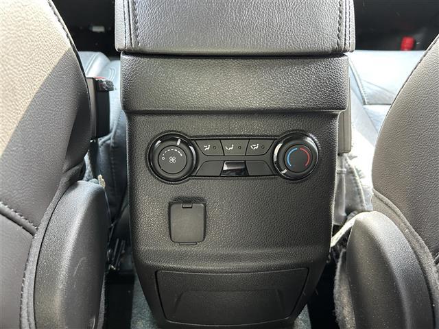 エクスプローラー ＸＬＴ　エコブースト　純正ナビ　純正ＡＷ　純正フロアマット　ＥＴＣ　クルーズコントロール　レザーシート　パワーシート　シートヒーター　サンルーフ　フロントカメラ　バックカメラ　リモコンキー　ＬＥＤオートライト（17枚目）