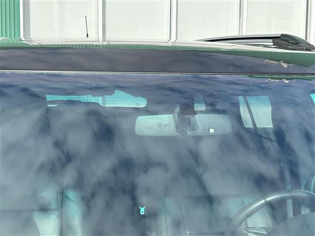 エクスプローラー ＸＬＴ　エコブースト　純正ナビ　純正ＡＷ　純正フロアマット　ＥＴＣ　クルーズコントロール　レザーシート　パワーシート　シートヒーター　サンルーフ　フロントカメラ　バックカメラ　リモコンキー　ＬＥＤオートライト（19枚目）