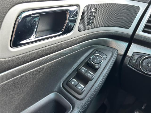 エクスプローラー ＸＬＴ　エコブースト　純正ナビ　純正ＡＷ　純正フロアマット　ＥＴＣ　クルーズコントロール　レザーシート　パワーシート　シートヒーター　サンルーフ　フロントカメラ　バックカメラ　リモコンキー　ＬＥＤオートライト（20枚目）