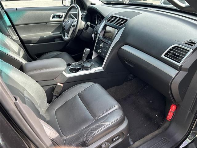 エクスプローラー ＸＬＴ　エコブースト　純正ナビ　純正ＡＷ　純正フロアマット　ＥＴＣ　クルーズコントロール　レザーシート　パワーシート　シートヒーター　サンルーフ　フロントカメラ　バックカメラ　リモコンキー　ＬＥＤオートライト（21枚目）