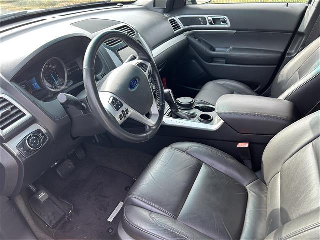 エクスプローラー ＸＬＴ　エコブースト　純正ナビ　純正ＡＷ　純正フロアマット　ＥＴＣ　クルーズコントロール　レザーシート　パワーシート　シートヒーター　サンルーフ　フロントカメラ　バックカメラ　リモコンキー　ＬＥＤオートライト（23枚目）