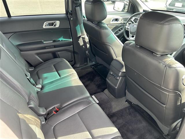 エクスプローラー ＸＬＴ　エコブースト　純正ナビ　純正ＡＷ　純正フロアマット　ＥＴＣ　クルーズコントロール　レザーシート　パワーシート　シートヒーター　サンルーフ　フロントカメラ　バックカメラ　リモコンキー　ＬＥＤオートライト（29枚目）