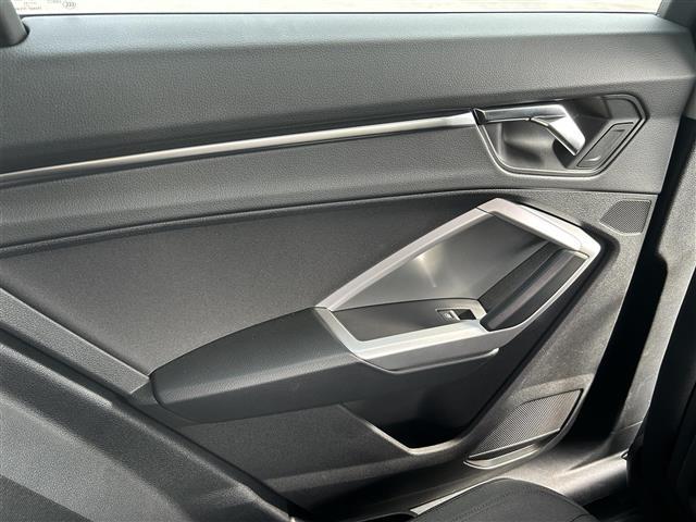 Ｑ３ ３５ＴＦＳＩアドバンスド　純正ナビ　前席パワーシート　前席シートヒーター　電動リアゲート　ＥＴＣ２．０　オートブレーキホールド　クルーズコントロール　接近警告　サイドアシスト（19枚目）