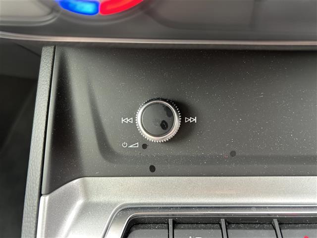 Ｑ３ ３５ＴＦＳＩアドバンスド　純正ナビ　前席パワーシート　前席シートヒーター　電動リアゲート　ＥＴＣ２．０　オートブレーキホールド　クルーズコントロール　接近警告　サイドアシスト（21枚目）