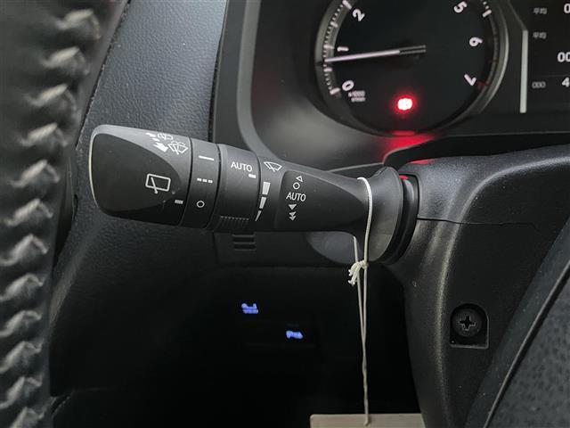 ランドクルーザープラド ＴＸ　Ｌパッケージ・ブラックエディション　サンルーフ　衝突被害軽減ブレーキ　ＬＥＤオートライト　クルーズコントロール　ＥＴＣ２．０　全方位カメラ　ＢＴ　レザーシート　純正ＡＷ　純正フロアマット　パワーシート　前後コーナーセンサー　シートヒータ（11枚目）