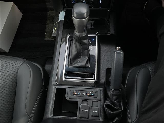 ランドクルーザープラド ＴＸ　Ｌパッケージ・ブラックエディション　サンルーフ　衝突被害軽減ブレーキ　ＬＥＤオートライト　クルーズコントロール　ＥＴＣ２．０　全方位カメラ　ＢＴ　レザーシート　純正ＡＷ　純正フロアマット　パワーシート　前後コーナーセンサー　シートヒータ（16枚目）