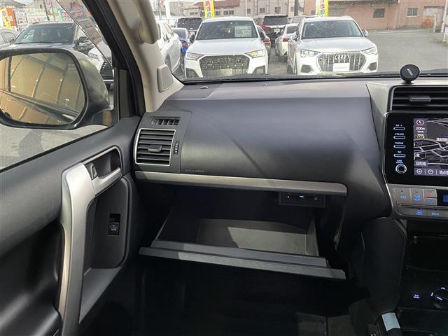 ランドクルーザープラド ＴＸ　Ｌパッケージ・ブラックエディション　サンルーフ　衝突被害軽減ブレーキ　ＬＥＤオートライト　クルーズコントロール　ＥＴＣ２．０　全方位カメラ　ＢＴ　レザーシート　純正ＡＷ　純正フロアマット　パワーシート　前後コーナーセンサー　シートヒータ（22枚目）