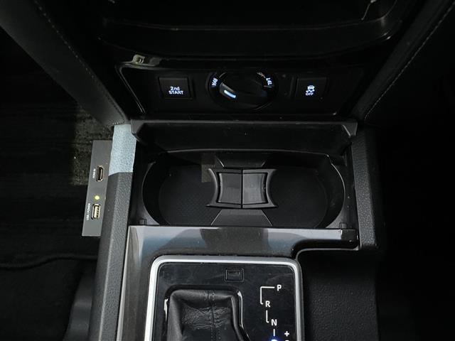 ランドクルーザープラド ＴＸ　Ｌパッケージ・ブラックエディション　サンルーフ　衝突被害軽減ブレーキ　ＬＥＤオートライト　クルーズコントロール　ＥＴＣ２．０　全方位カメラ　ＢＴ　レザーシート　純正ＡＷ　純正フロアマット　パワーシート　前後コーナーセンサー　シートヒータ（23枚目）