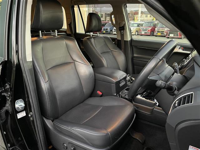 ランドクルーザープラド ＴＸ　Ｌパッケージ・ブラックエディション　サンルーフ　衝突被害軽減ブレーキ　ＬＥＤオートライト　クルーズコントロール　ＥＴＣ２．０　全方位カメラ　ＢＴ　レザーシート　純正ＡＷ　純正フロアマット　パワーシート　前後コーナーセンサー　シートヒータ（27枚目）