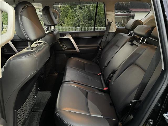 ランドクルーザープラド ＴＸ　Ｌパッケージ・ブラックエディション　サンルーフ　衝突被害軽減ブレーキ　ＬＥＤオートライト　クルーズコントロール　ＥＴＣ２．０　全方位カメラ　ＢＴ　レザーシート　純正ＡＷ　純正フロアマット　パワーシート　前後コーナーセンサー　シートヒータ（30枚目）