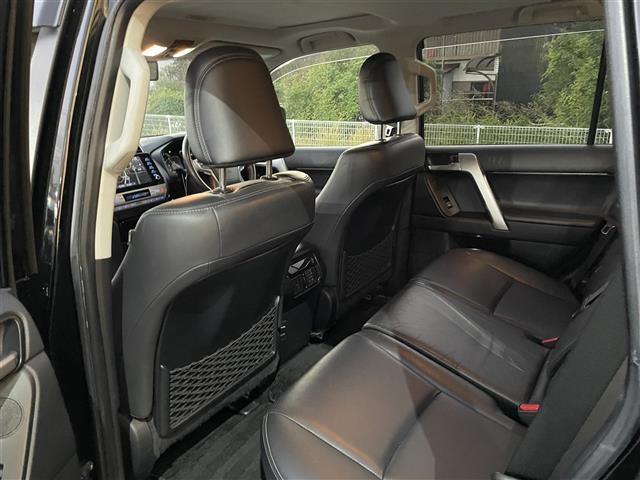 ランドクルーザープラド ＴＸ　Ｌパッケージ・ブラックエディション　サンルーフ　衝突被害軽減ブレーキ　ＬＥＤオートライト　クルーズコントロール　ＥＴＣ２．０　全方位カメラ　ＢＴ　レザーシート　純正ＡＷ　純正フロアマット　パワーシート　前後コーナーセンサー　シートヒータ（31枚目）