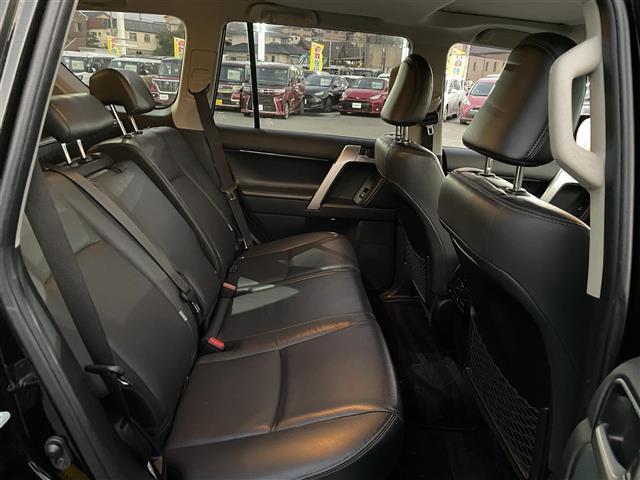 ランドクルーザープラド ＴＸ　Ｌパッケージ・ブラックエディション　サンルーフ　衝突被害軽減ブレーキ　ＬＥＤオートライト　クルーズコントロール　ＥＴＣ２．０　全方位カメラ　ＢＴ　レザーシート　純正ＡＷ　純正フロアマット　パワーシート　前後コーナーセンサー　シートヒータ（32枚目）