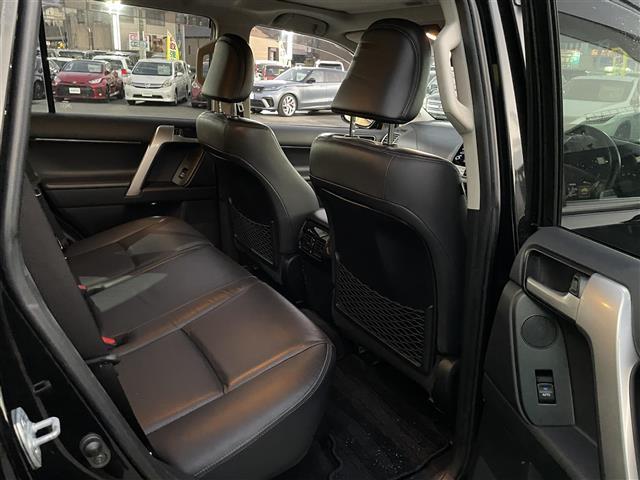 ランドクルーザープラド ＴＸ　Ｌパッケージ・ブラックエディション　サンルーフ　衝突被害軽減ブレーキ　ＬＥＤオートライト　クルーズコントロール　ＥＴＣ２．０　全方位カメラ　ＢＴ　レザーシート　純正ＡＷ　純正フロアマット　パワーシート　前後コーナーセンサー　シートヒータ（33枚目）