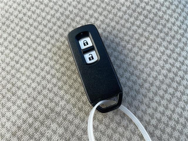 N-ONE G・Lパッケージ 純正オーディオ(FM・AM・CD・BT)バックカメラ プッシュスタート スマートキー 純正フロアマット ドアバイザー サイドカーテンエアバッグ オートライト(11枚目)